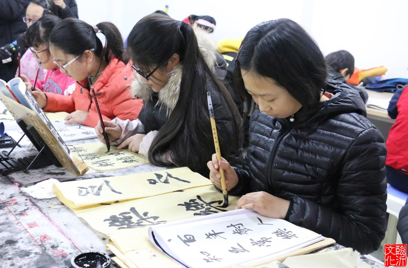 沂南县图书馆举办“翰墨书香”书法培训班 墨韵传情，文化润心